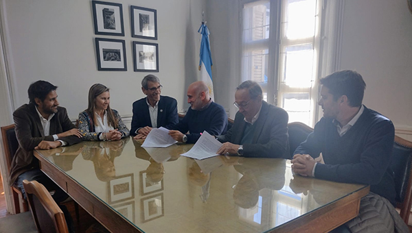 Firma Convenio Específico con Municipio de Tandil a través del HEPA-FCV