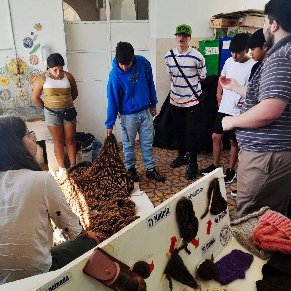 Actividad estudiantil en Cerro Leones “De la oveja al territorio: voces estudiantiles”