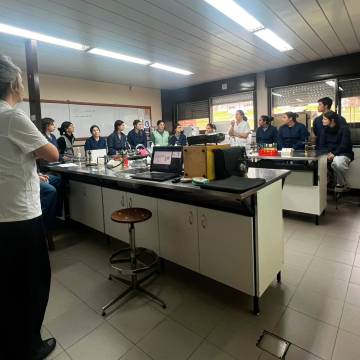 La Escuela Técnica de Gardey visitó el Laboratorio AMAA de la FCV